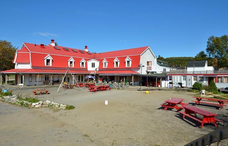 Auberge Jeunesse De Tadoussac Eksteriør billede